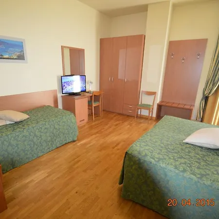 Dama Hotel 3*