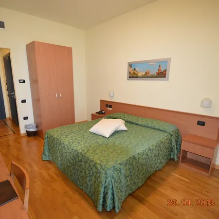 Dama Hotel 3*