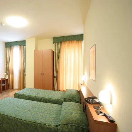Dama Hotel 3*
